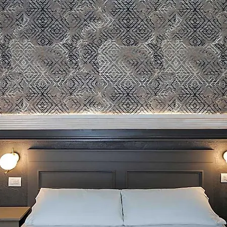 호텔 Il Corso Comfort 2*
